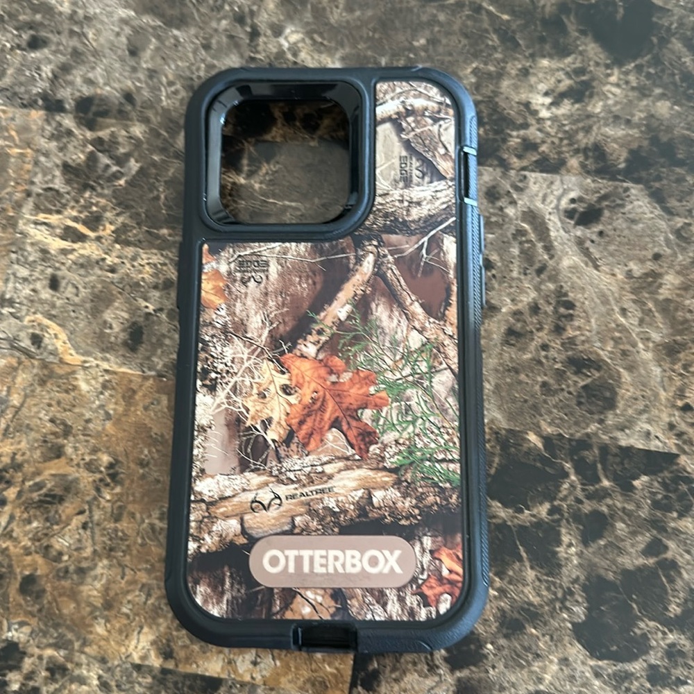 Camouflage real tree OtterBox with drop plus for iPhone 14 Pro